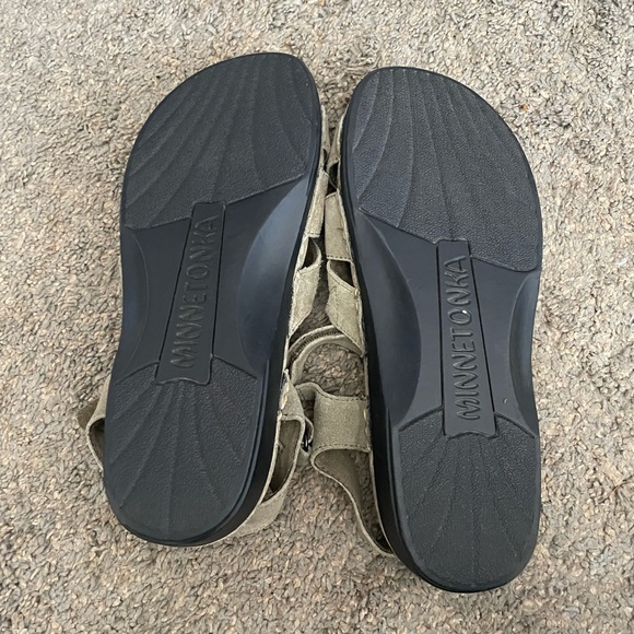 Minnetonka sandals NEW - Picture 2 of 3